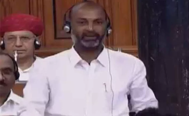 TRS MPs Complaint On MP Bandi Sanjay To Lok Sabha Speaker - Sakshi