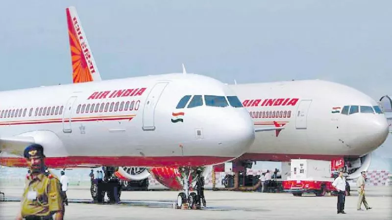 Air India employees oppose move to privatise the airline - Sakshi