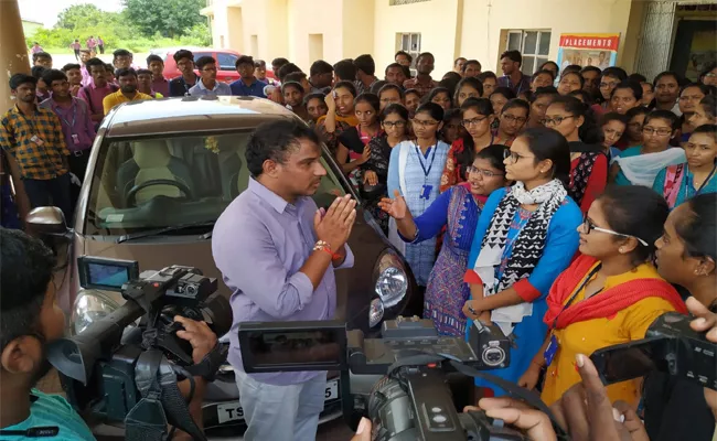 Private Engineering College Invigilator Misbehave With Girl Student In Manakondur - Sakshi