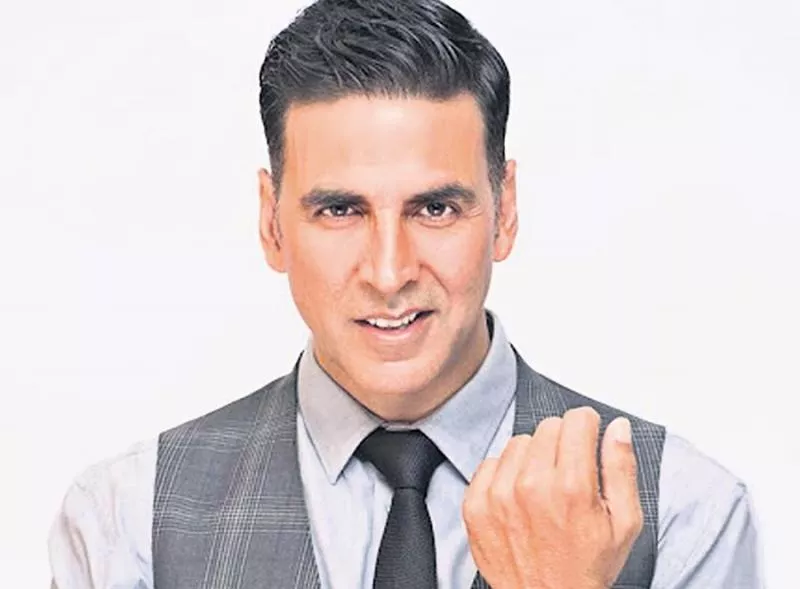 Akshay Kumar takes 4th spot in Forbes highest paid actors - Sakshi