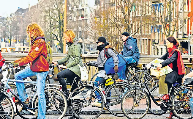 Netherlands Government pay Money For Cycling - Sakshi