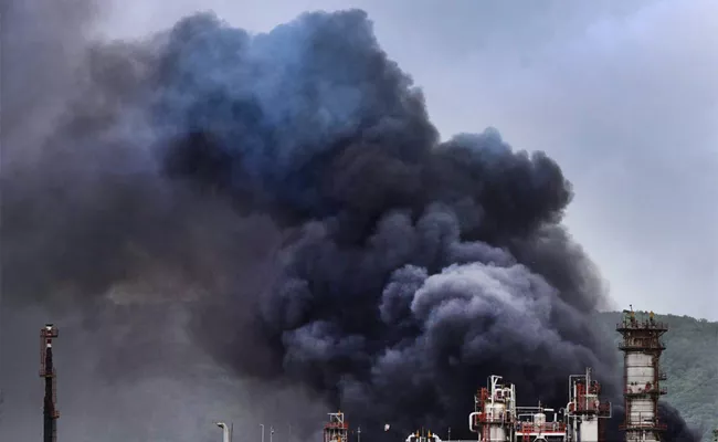 Major Explosion in Hindustan Petroleum plant in Unnao - Sakshi