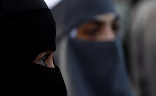 Girl Students Wearing Burqa Denied Entry In College Firozabad - Sakshi