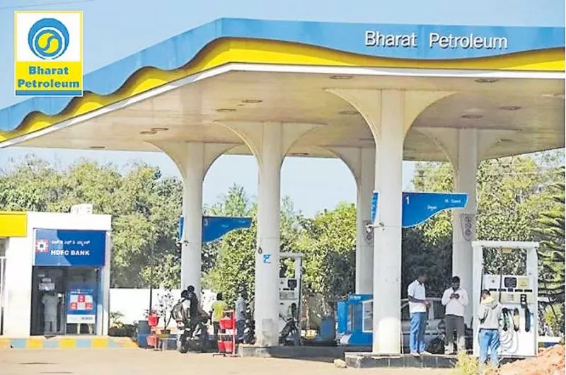 Govt may sell stake in BPCL to overseas oil firm - Sakshi