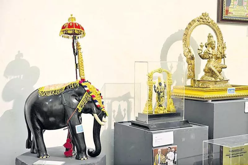 PM Narendra Modi Gifts Online Auction, Exhibition In Delhi - Sakshi