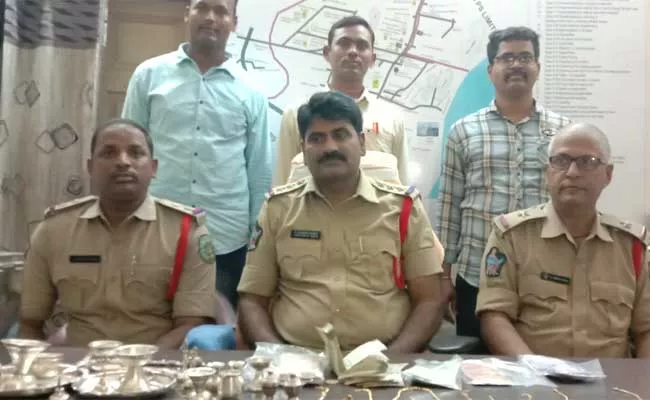 Visakha Police Arrested Cheaters - Sakshi