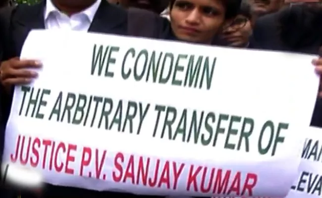 Telangana Lawyers Protest Over Sanjay Kumar Transfer - Sakshi