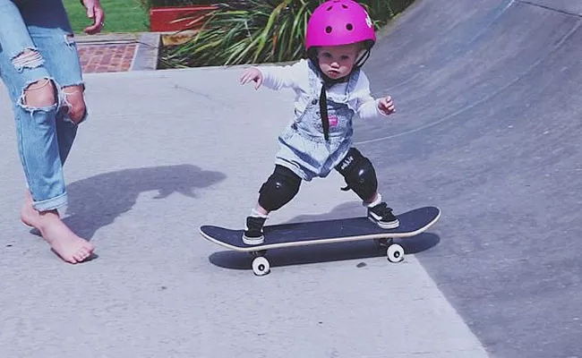 Viral Video One Year Old Girl Skateboarding Skills Australia - Sakshi