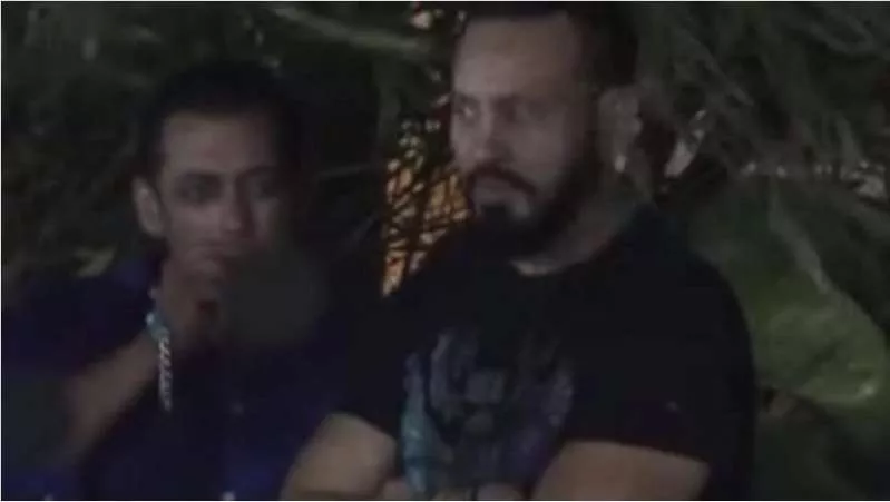 Actor Salman Khan caught smoking during Ganpati celebrations - Sakshi