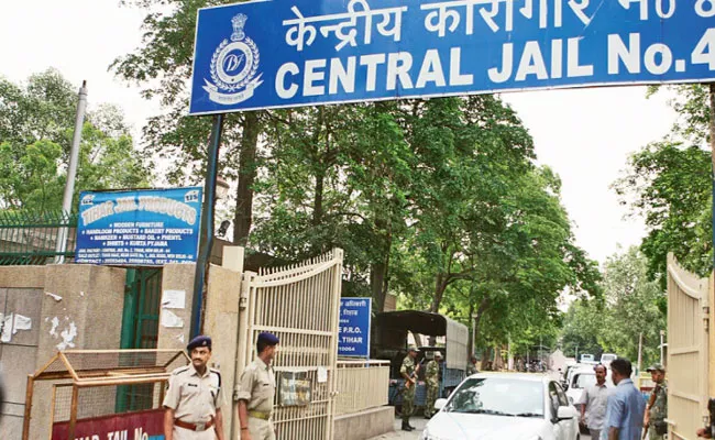 Jail Officials Give Chance To Tihar Prison Visiting For Tourists - Sakshi