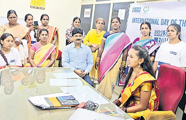 Ninth Class Student Was Labour Commissioner For A Day In Telangana - Sakshi