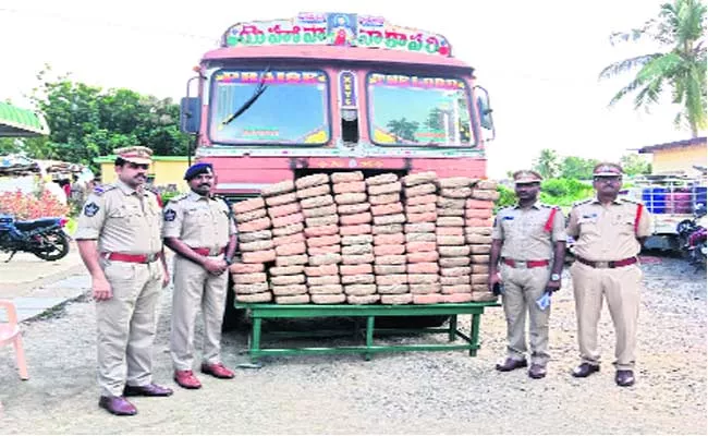 Ganja Transport Gang Arrested In Krishna District - Sakshi