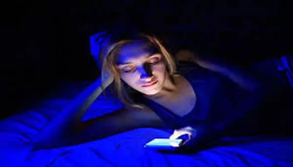  Research Suggestes Exposure To The Blue Light Emitted From Phones Accelerates Ageing - Sakshi