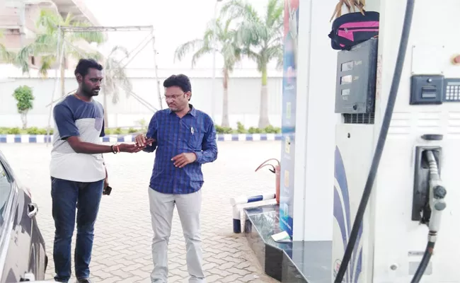 Petrol Bunks Doing Fraud By Fake Meter Reading In Adilabad - Sakshi