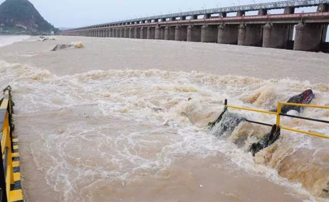 Heavy Water Inflow To Prakasam Barrage - Sakshi