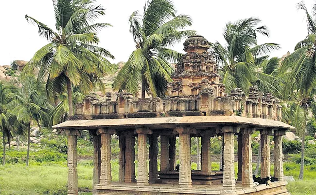  Kalyana Mandapam Consists Of Four Pillars - Sakshi
