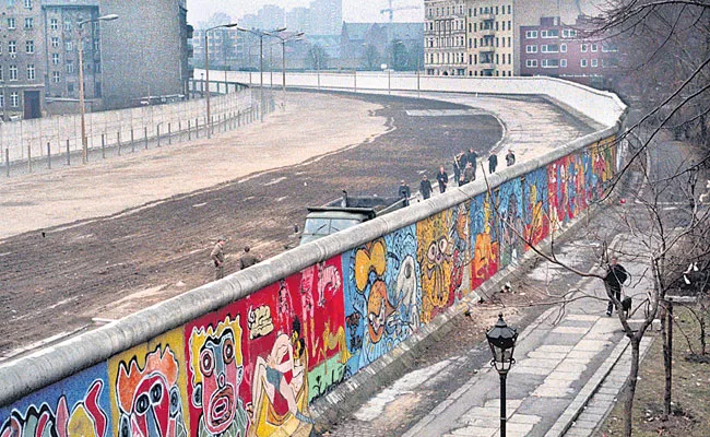 Germany Marks 30 Years Since The Fall Of The Berlin Wall - Sakshi