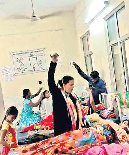 Patients Suffer At Govt Hospital Of Tandur - Sakshi