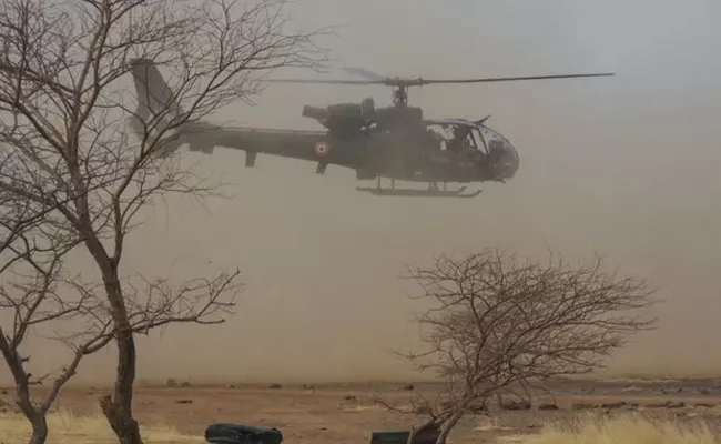 13 French Soldiers Killed In Helicopter Crash In Mali - Sakshi