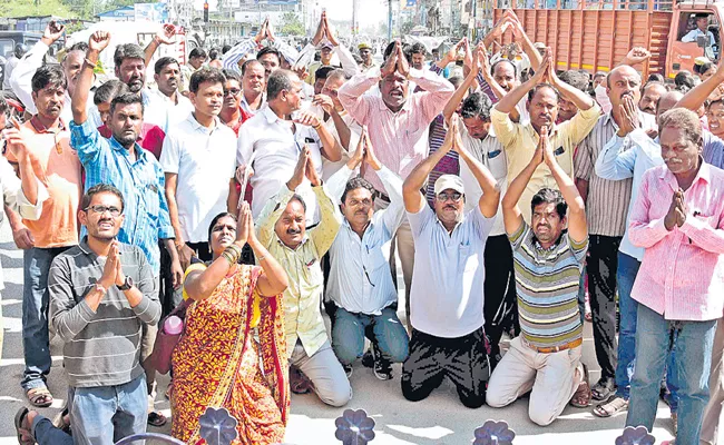 TSRTC Strike Called Off: Management Refuses To Accept Employee - Sakshi
