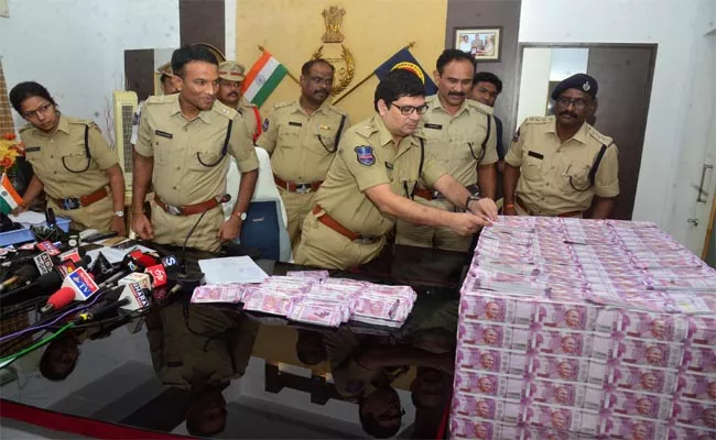 Rs 7 Crore Counterfeit Notes Were Seized in Khammam - Sakshi