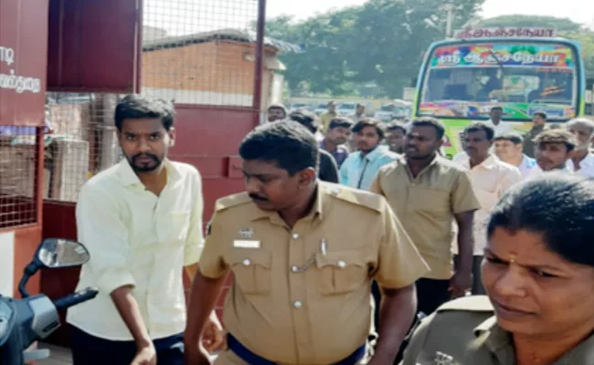 Man ties Mangalsutra around woman neck while Travel in Bus Tamil Nadu - Sakshi