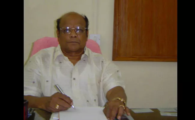Professor Bhanukumar Talk About Visakhapatnam Executive Capital - Sakshi