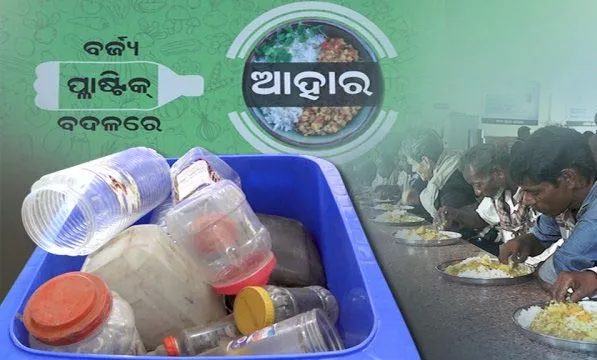 People in Bhubaneswar get meal in exchange of plastics - Sakshi