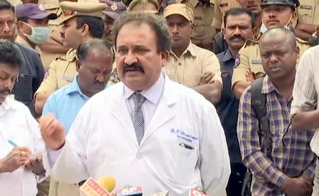 Hospital Superintendent Shravan Talk On Disha Accused Bodies Repostmortem - Sakshi