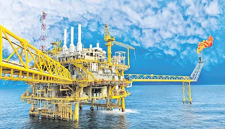 Government constitutes expert panel to resolve oil, gas disputes - Sakshi