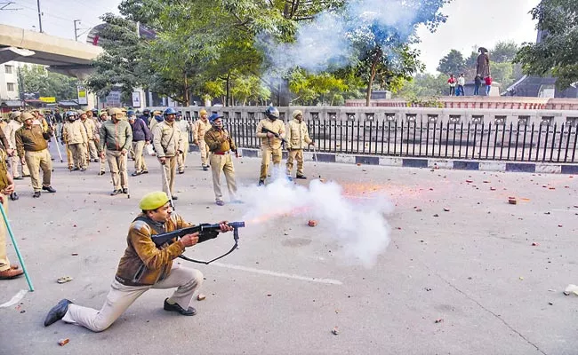 Rajiv Dhawan Article On BJP Ruling States CAA Protests - Sakshi