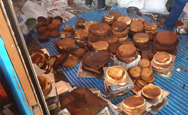 Adulterated Cakes Sales in Aravinda Nagar Anantapur - Sakshi