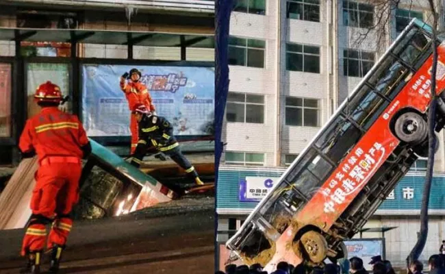 Huge Sinkhole Swallows Bus In China Killed Six People - Sakshi