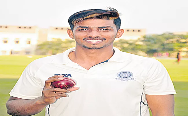 Andhra Bowler Takes Five Wickets In His Debut Match - Sakshi