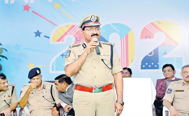 DGP Mahender Reddy Comments About Each One Teach One program - Sakshi