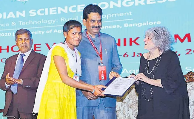 Infosys Award To Tribal Girl From Mahabubabad - Sakshi