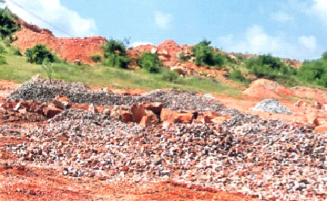 Eight Crore Worth Of Ore Looted In Nellore District - Sakshi