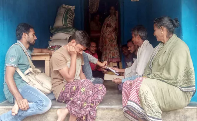 Child Suffering With Illness Waiting For Help in Vizianagaram - Sakshi