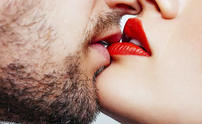 Kiss Day 2020: Types of Kisses, Benefits of Kissing in Telugu - Sakshi
