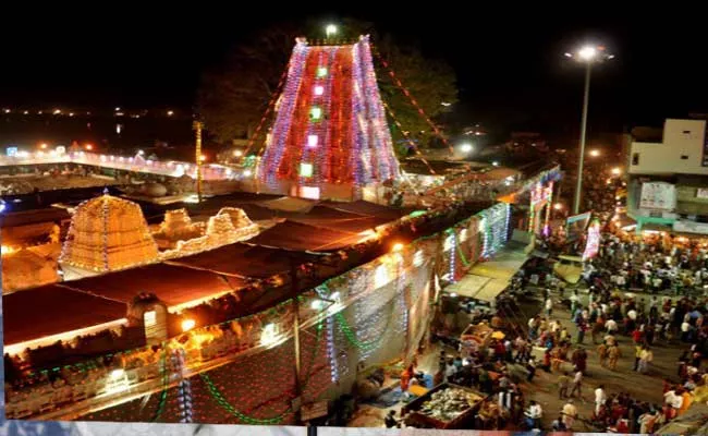 Shivaratri Celebrations In Vemulawada Raja Rajeshwara Swamy Temple - Sakshi