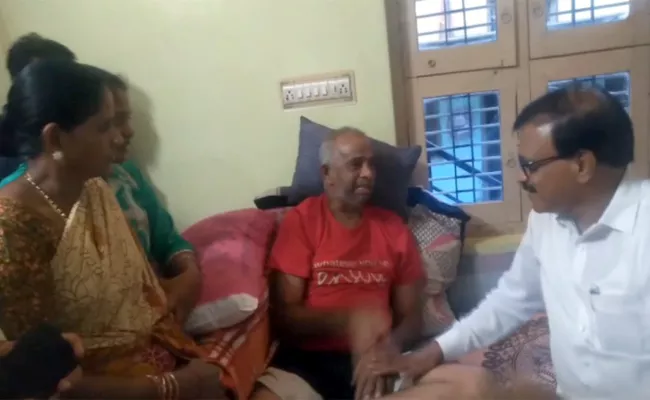 YSRCP Leader Mohammad Iqbal Helped To TDP Leader in Hindupur - Sakshi