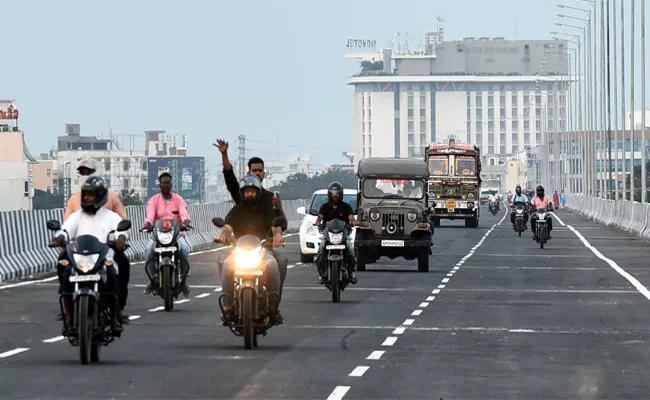 Benz Circle Flyover Trial Run Successful In Vijayawada - Sakshi