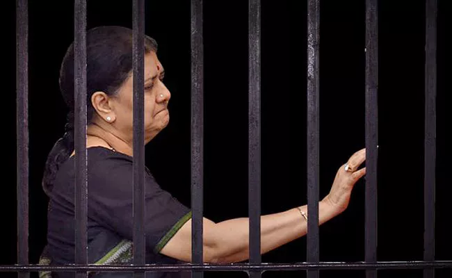 Sasikala Punishment One year Extended For Without Challan Tamil nadu - Sakshi