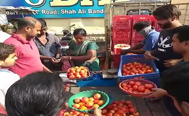 Vegetable Prices Are Increased Over Telangana Lockdown Effect - Sakshi