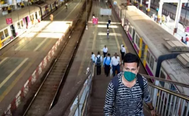 Corona Virus: Mumbai Local Trains Stoped Till March 31 - Sakshi