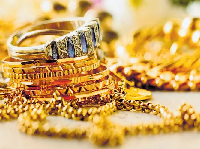 Gold Prices Reduced Amid Lack Of Buying - Sakshi