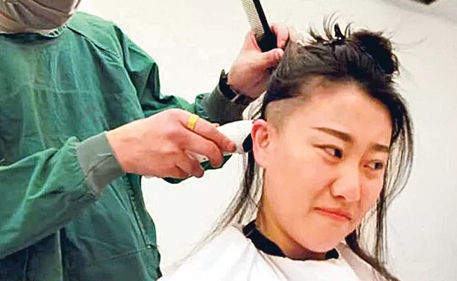 Covid 19: Nurses Fighting Coronavirus In China shave Their Heads - Sakshi