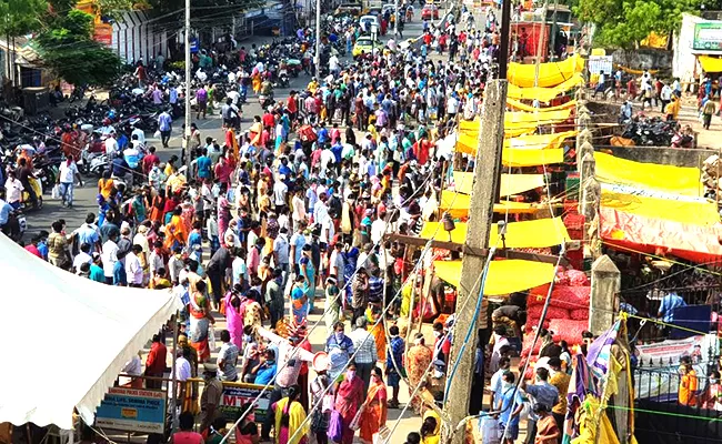 Chennai Lockdown: Massive crowd at markets, shops At Tamilnadu Cities - Sakshi