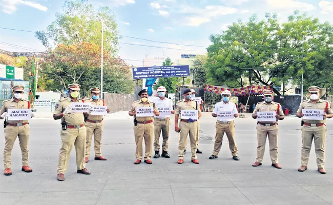 Hyderabad Police Honored Punjab Maimed Police Harjeet Singh - Sakshi