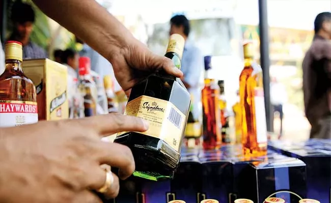 Illegal Liquor Bottles Transport In Anantapur District - Sakshi